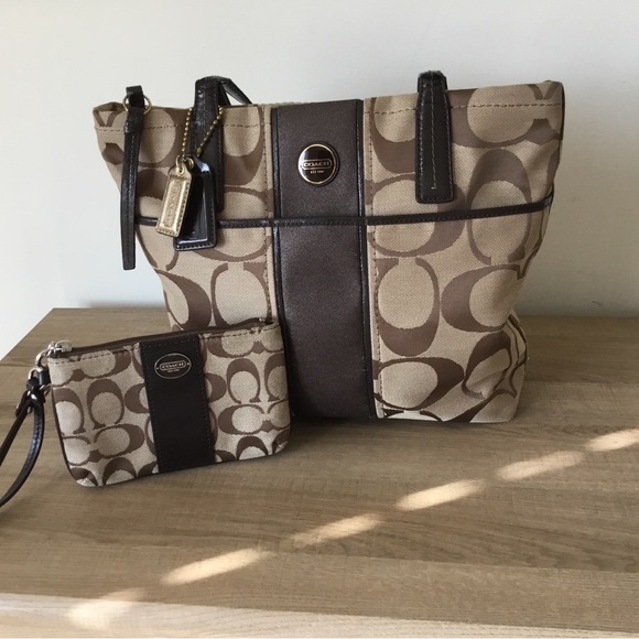 Vintage Coach Signature Canvas Jacquard Shoulder Bag 2 Coach Hang Tag & Wristlet - Picture 1 of 15